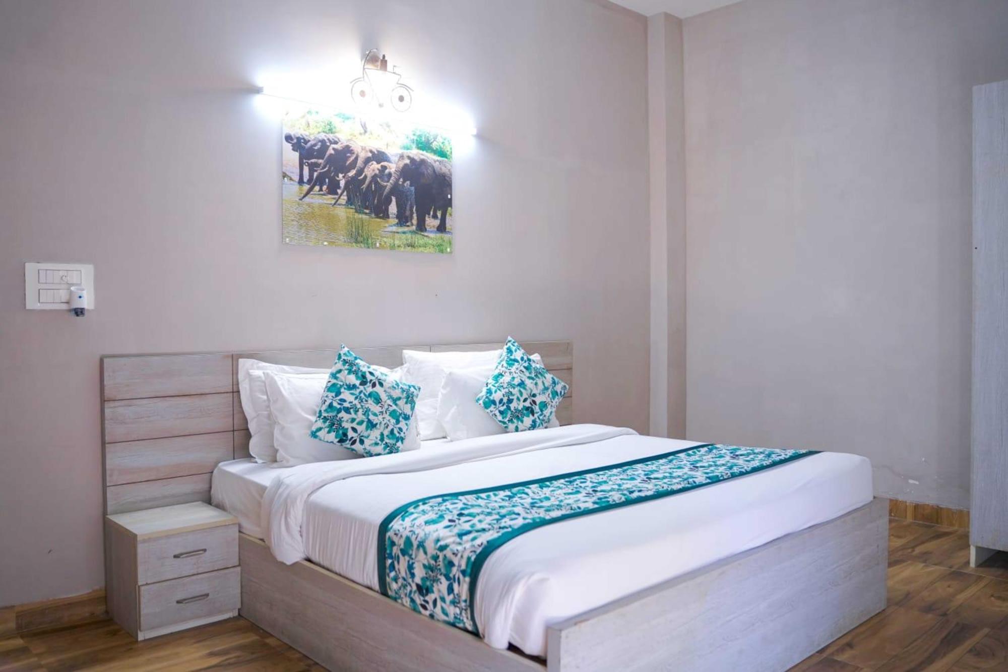 Vrindavan Dreams Hotel And Suites Экстерьер фото